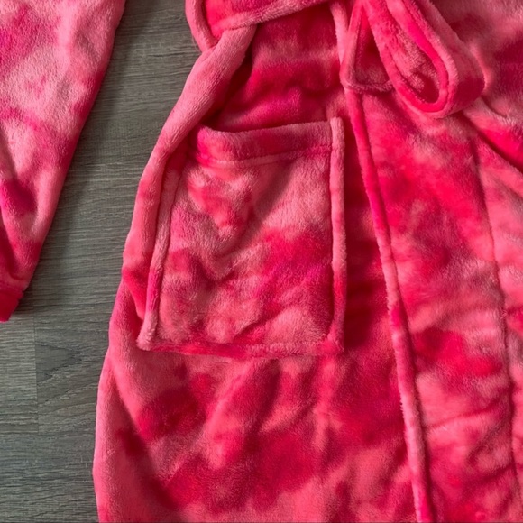 Juicy Couture Hot Pink Tie-Dye Fleece Robe - Picture 7 of 8